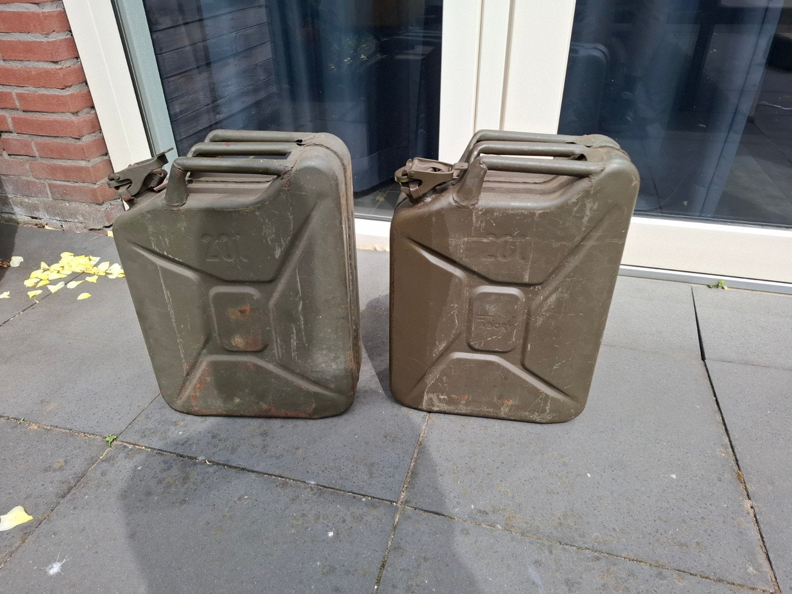 2x 20 liter jerrycan, Ophalen of Verzenden