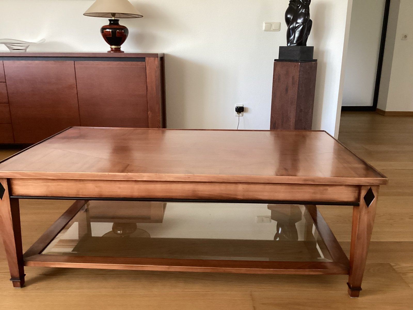 Elegante Salontafel met Glasplaat en Houten Frame, Huis en Inrichting, Tafels | Salontafels, Ophalen, 100 tot 150 cm, 50 tot 100 cm