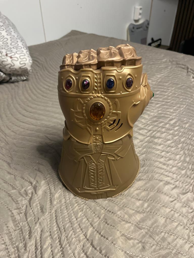 Thanos Infinity Gauntlet met licht en geluid, Ophalen, Zo goed als nieuw, Jongen of Meisje