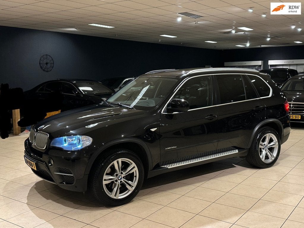 BMW X5 XDrive30d|LCI|TREKHAAK|PANO|AUT-8|High Exe.|Topstaat, Gebruikt, 2993 cc, 241 €/maand, Zwart