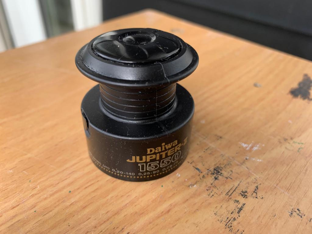 Hengelsport daiwa jupiter-z 1550 werpmolen extra spoel vis, Ophalen of Verzenden, Zo goed als nieuw, Molen