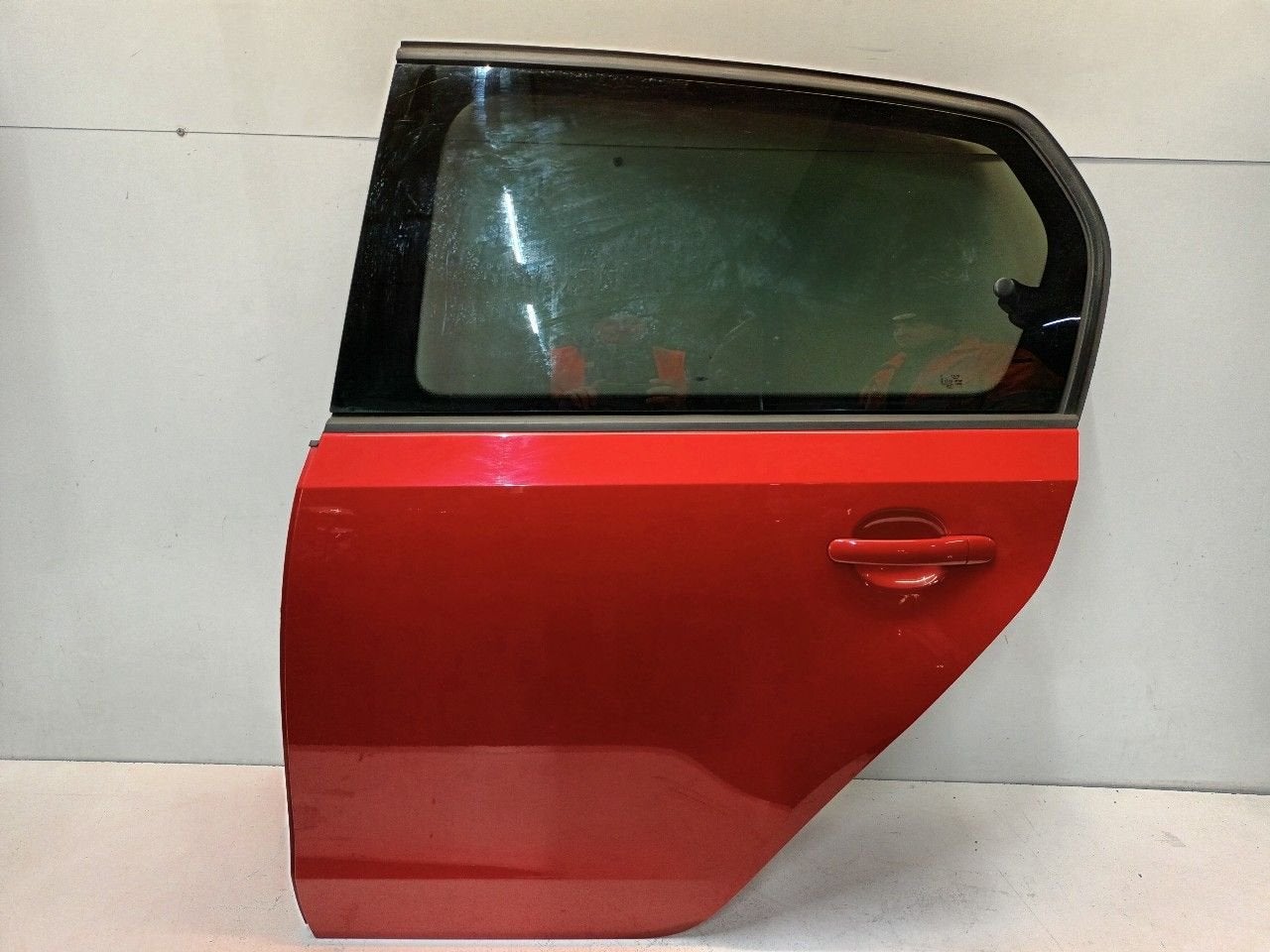 Portier links achter Seat Mii, Auto-onderdelen, Onderdelen@venauto.nl, Van der Ven Autorecycling B.V., Gebruikt, Ettenseweg 76, 4706 PB Roosendaal, The Netherlands