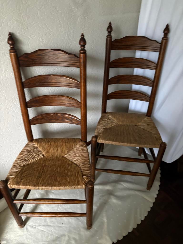 2 Vintage knopstoelen met Biezen Zitting, Antiek en Kunst, Antiek | Meubels | Stoelen en Banken, Ophalen of Verzenden