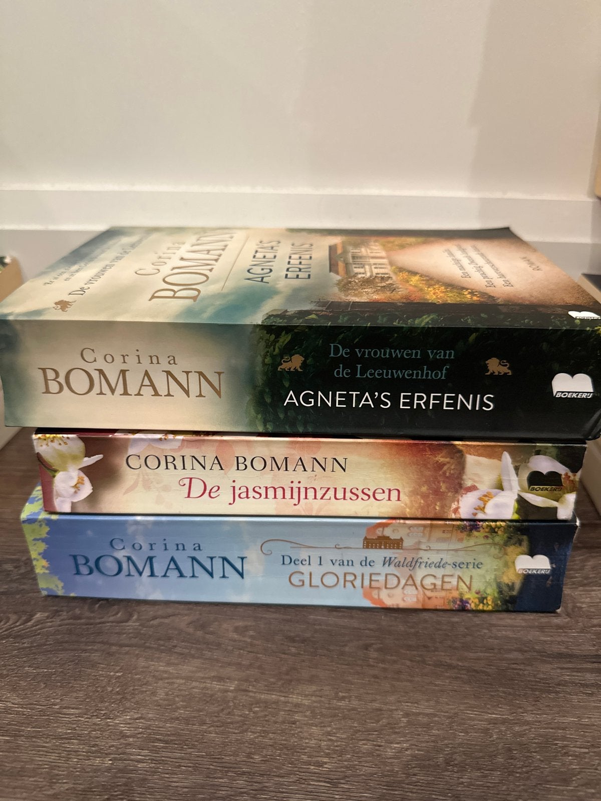 Corina Bomann boeken: Agneta's Erfenis, De Jasmijnzussen, Gl, Ophalen of Verzenden, Zo goed als nieuw, Nederland