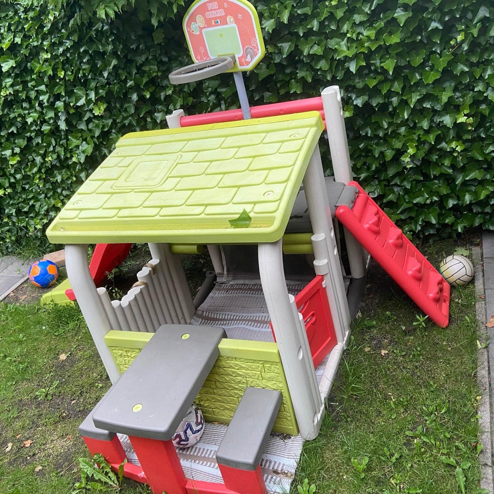 Smoby Speelhuisje met Glijbaan en Basketbalring, Kinderen en Baby's, Speelgoed | Buiten | Speeltoestellen, Ophalen, Gebruikt, Glijbaan