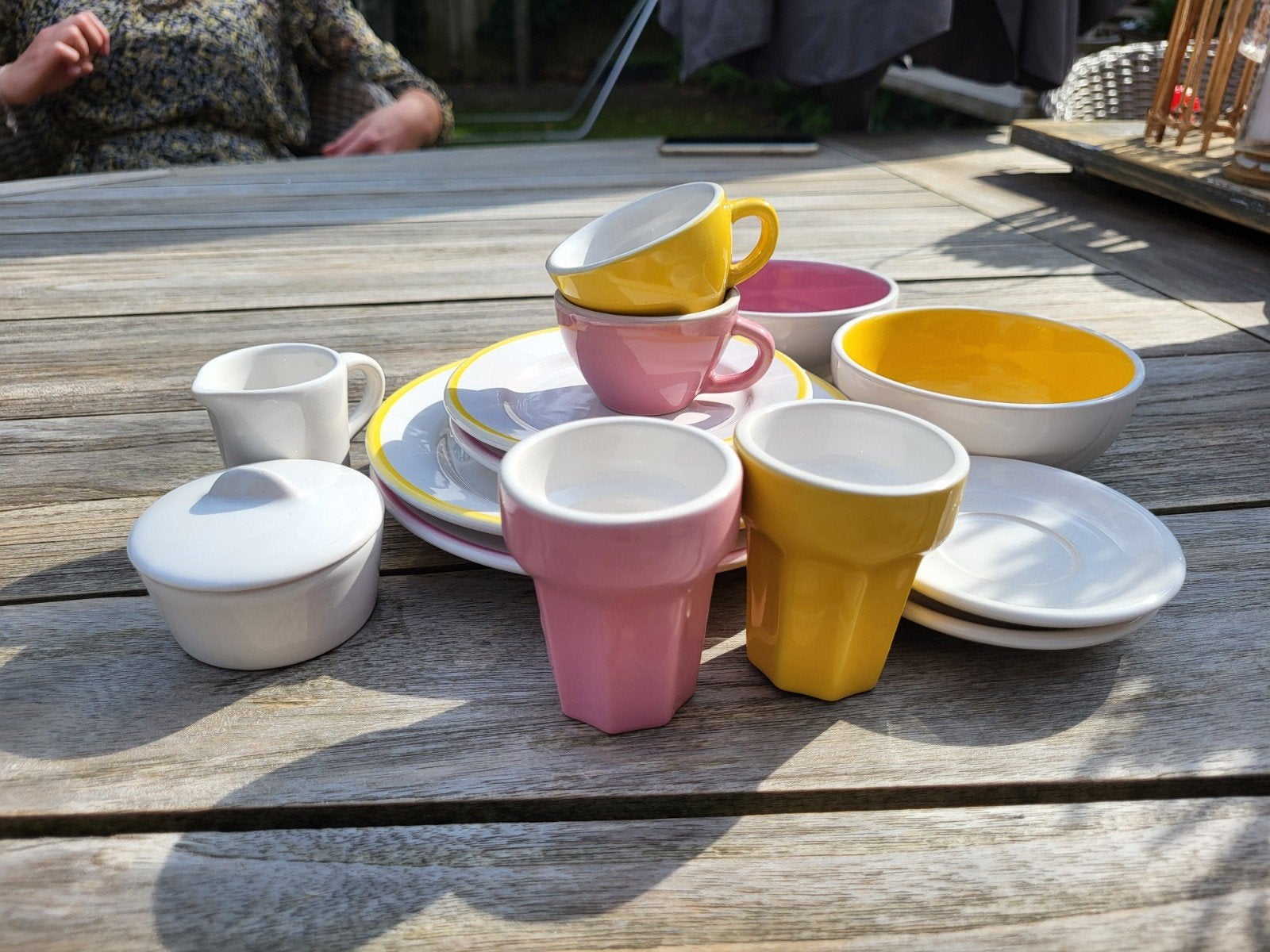 Vrolijk kinderservies - compleet setje, Huis en Inrichting, Keuken | Servies, Ophalen of Verzenden, Gebruikt, Keramiek, Compleet servies