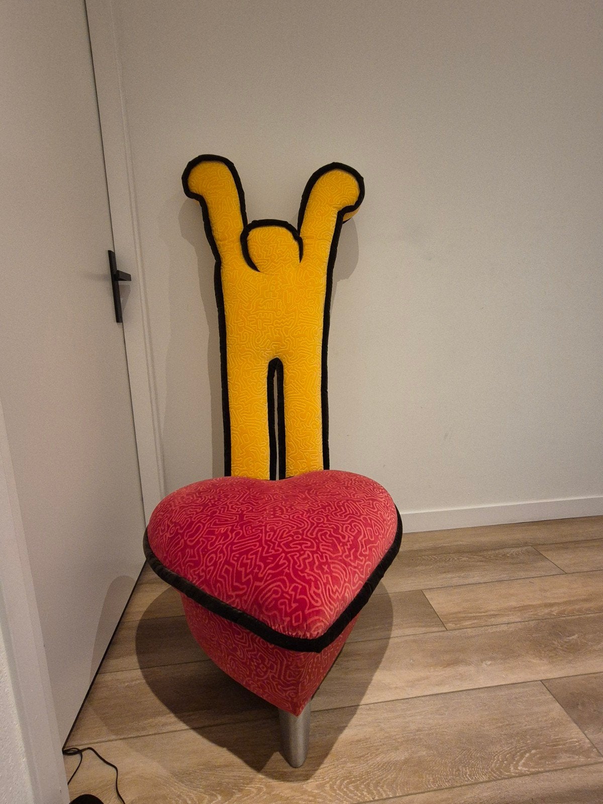 Zeldzame Keith Haring x Bretz Design Stoel – Pop Art Hart, Ophalen, Zo goed als nieuw, Stof, 50 tot 75 cm