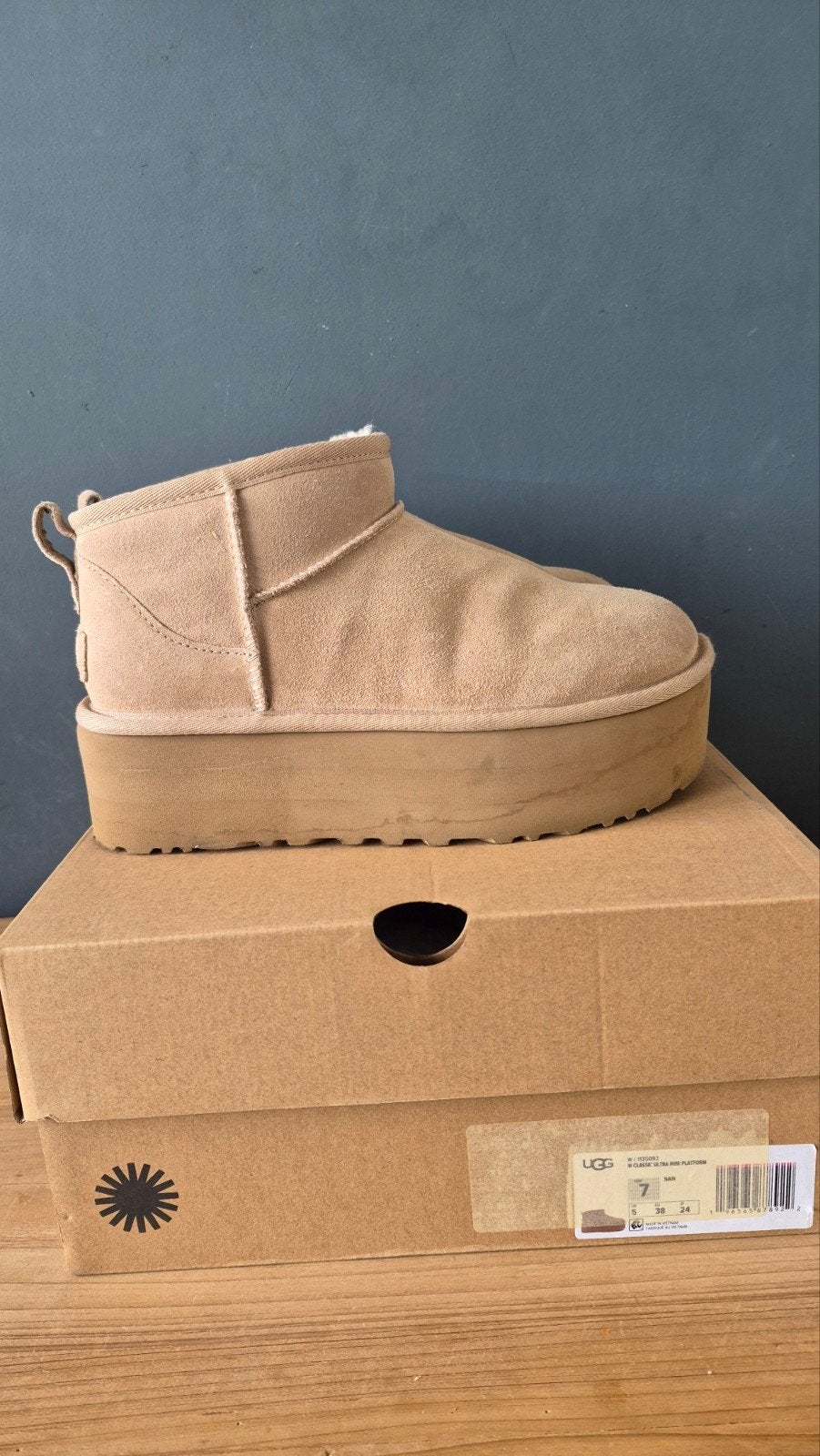 UGG Classic Ultra Mini Platform laarzen maat 38, UGG, Beige, Lage of Enkellaarzen, Ophalen of Verzenden