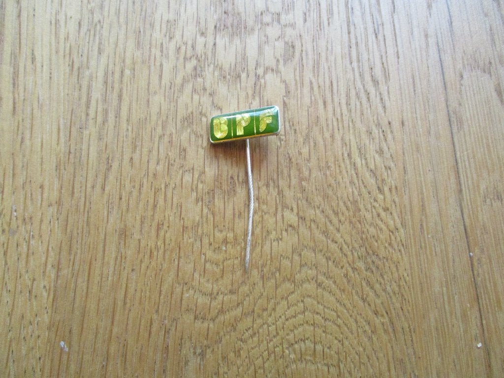 pin Bond Personeel Financien zeer oud verzamelaars object, Verzamelen, Speldjes, Pins en Buttons, Ophalen of Verzenden, Zo goed als nieuw