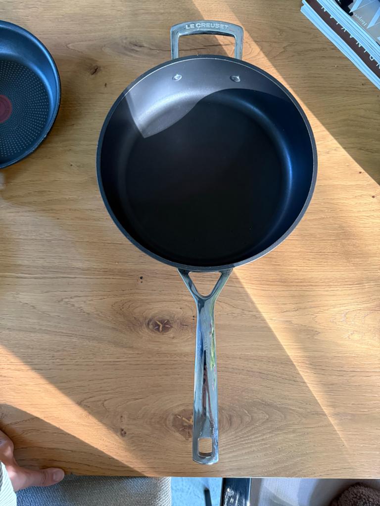 Le Creuset hapjespan, Inductieplaat, Aluminium, Ophalen of Verzenden, Zo goed als nieuw