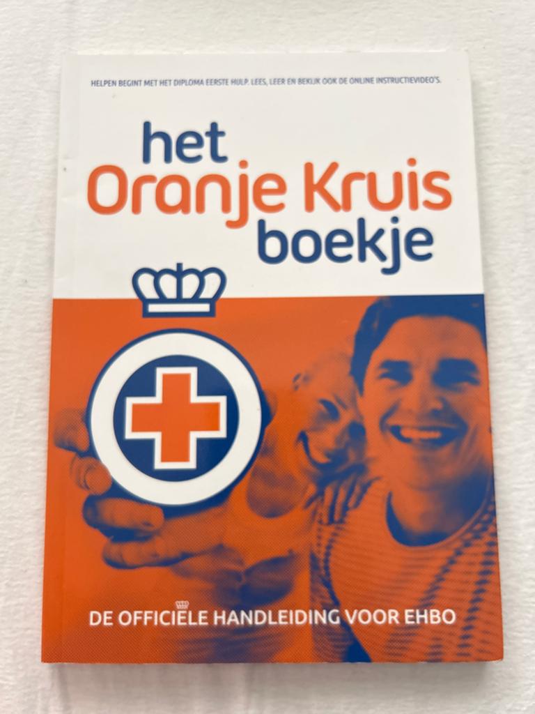 Het Oranje Kruis boekje - Officiële handleiding EHBO, Ophalen of Verzenden, Zo goed als nieuw
