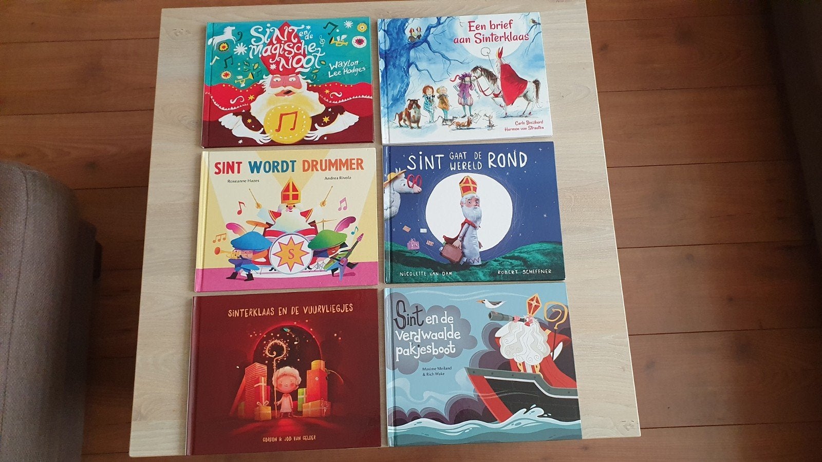 7 Sinterklaasboeken van Unilever. Geschreven door bekende Ne, Ophalen of Verzenden, Zo goed als nieuw