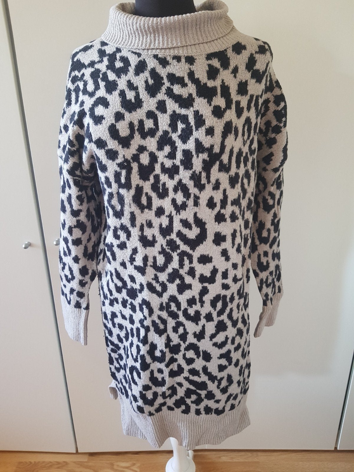 Yes Lola luipaardprint coltrui jurk - maat L, Ophalen of Verzenden, Maat 42/44 (L), Beige