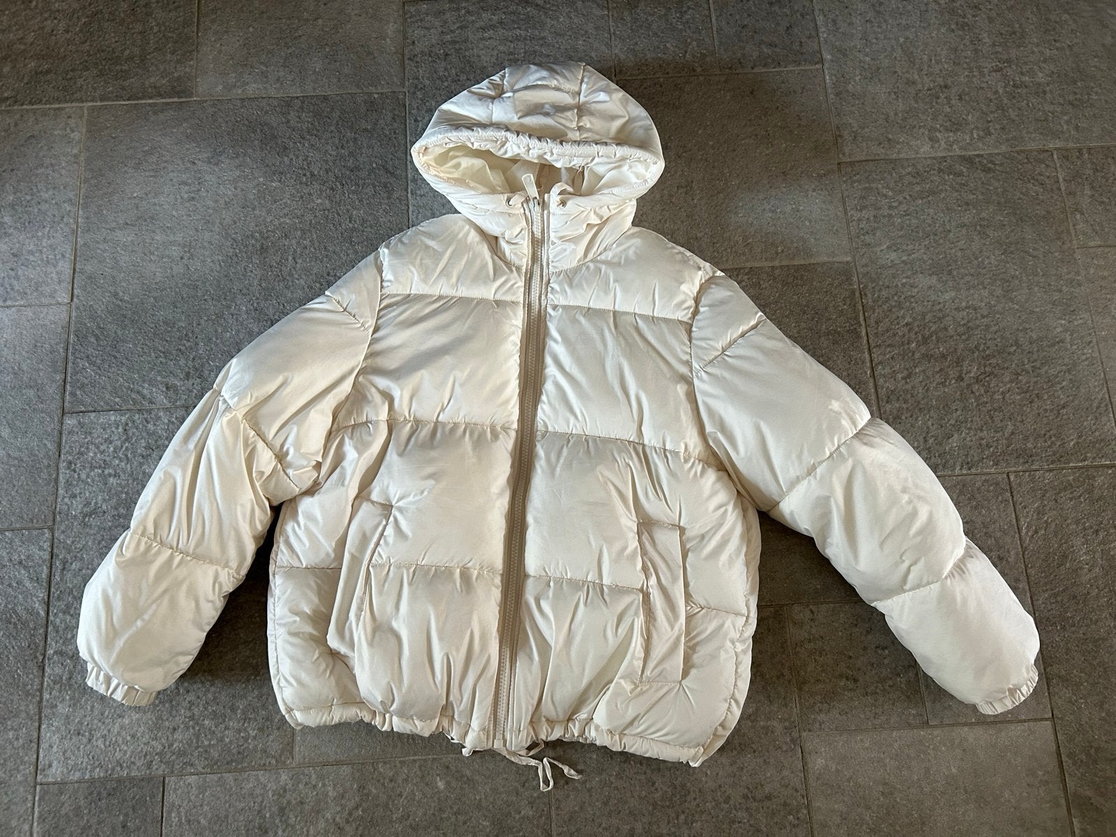 Off-white puffer winterjas H&M maat M 2 diepe binnenzakken, Ophalen of Verzenden, Maat 38/40 (M), Wit