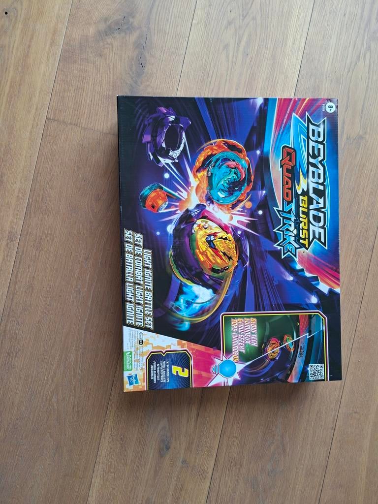 Beyblade Burst QuadStrike Light Ignite Battle Set, Ophalen