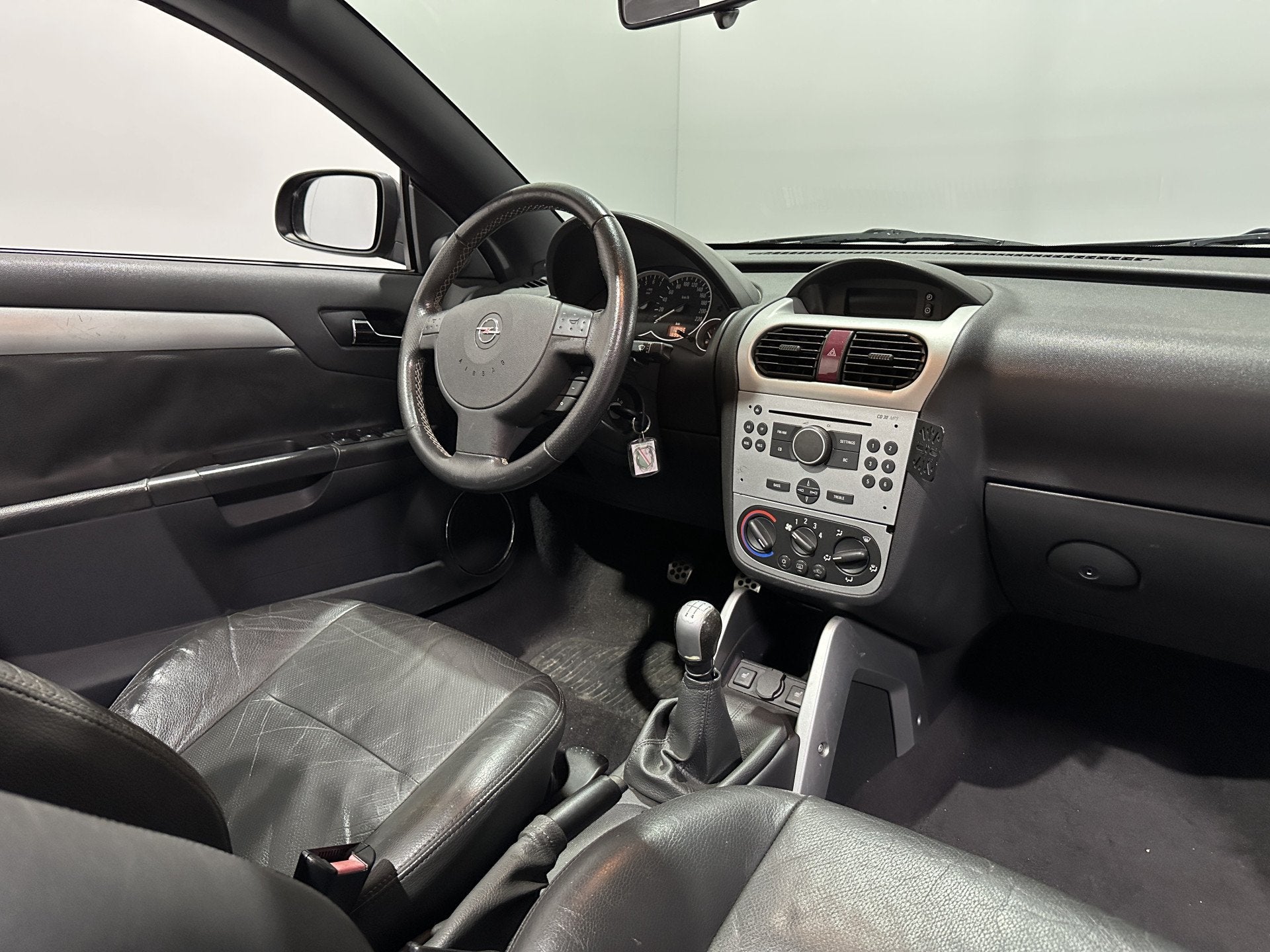 Opel Tigra TwinTop 1.4-16V Cosmo - Airco / Stoelverw / Elek., Voorwielaandrijving, Gebruikt, 4 cilinders, Cabriolet