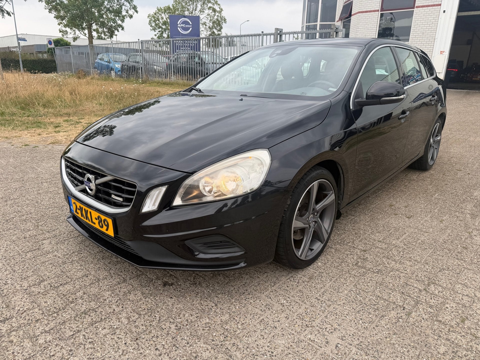 Volvo V60 1.6 T3 R-Design, Voorwielaandrijving, Gebruikt, 4 cilinders, 150 pk