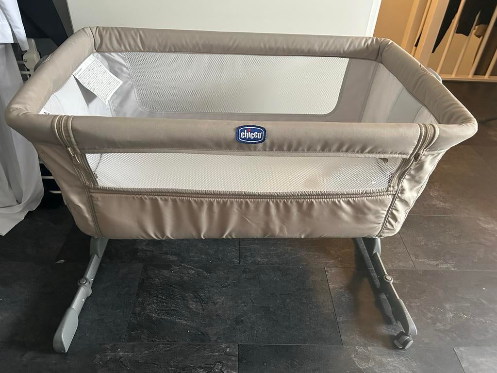 Chicco Next2Me co-sleeper zandkleur incl. hoeslakens en molt, Ophalen of Verzenden, Gebruikt, Wieg
