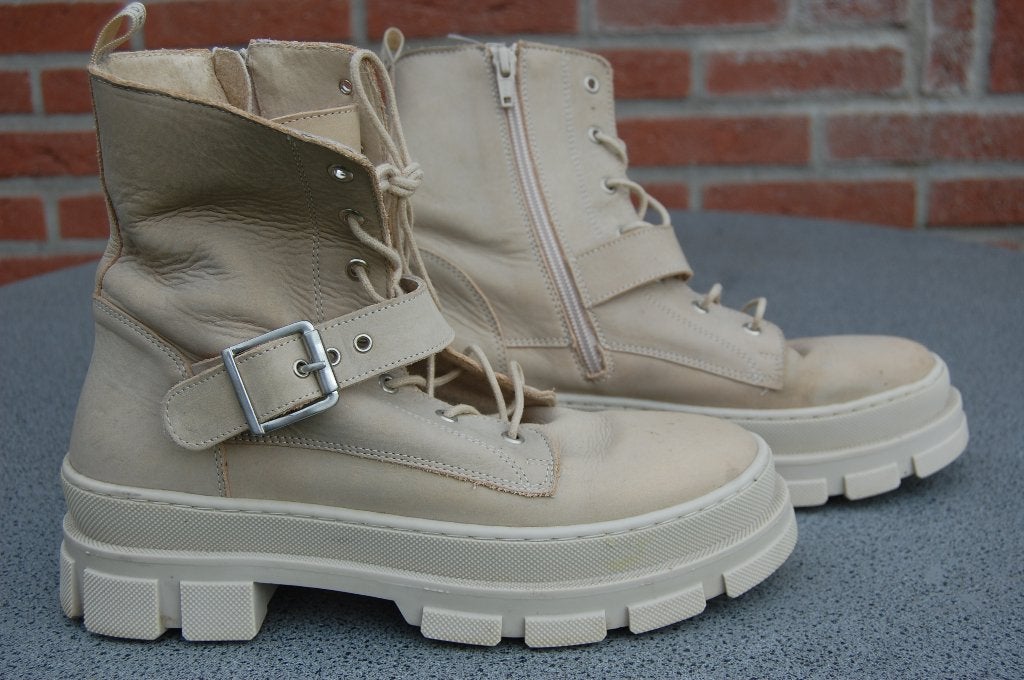 TANGO ENKELLAARS BEIGE MAAT 40, Beige, TANGO, Ophalen of Verzenden, Zo goed als nieuw