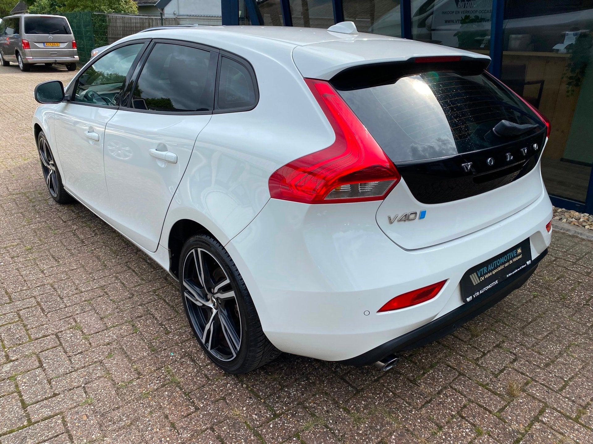 Volvo V40 1.6 T2 Momentum 120PK ''18 VELGEN / XENON / PDC, Auto's, Volvo, Voorwielaandrijving, 1596 cc, Stof, Gebruikt