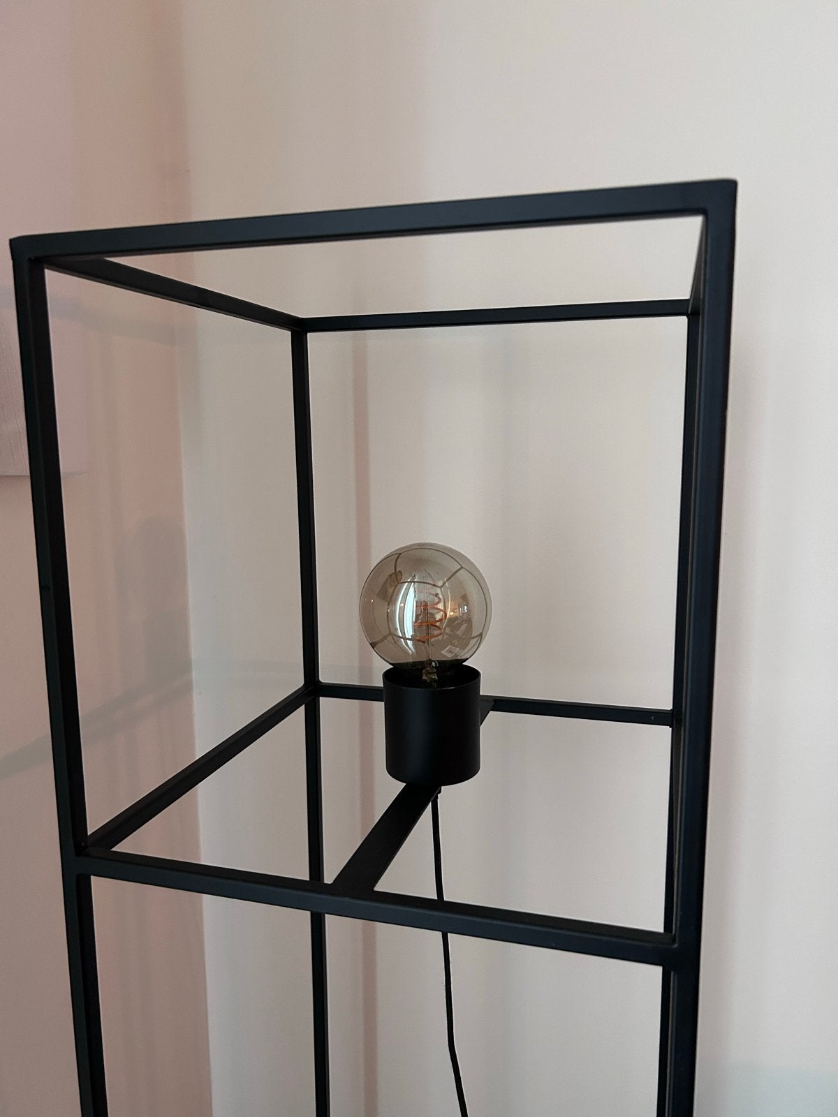 Zwarte metalen staande lamp - industrieel design, Ophalen, E27 (groot), Zo goed als nieuw, Metaal