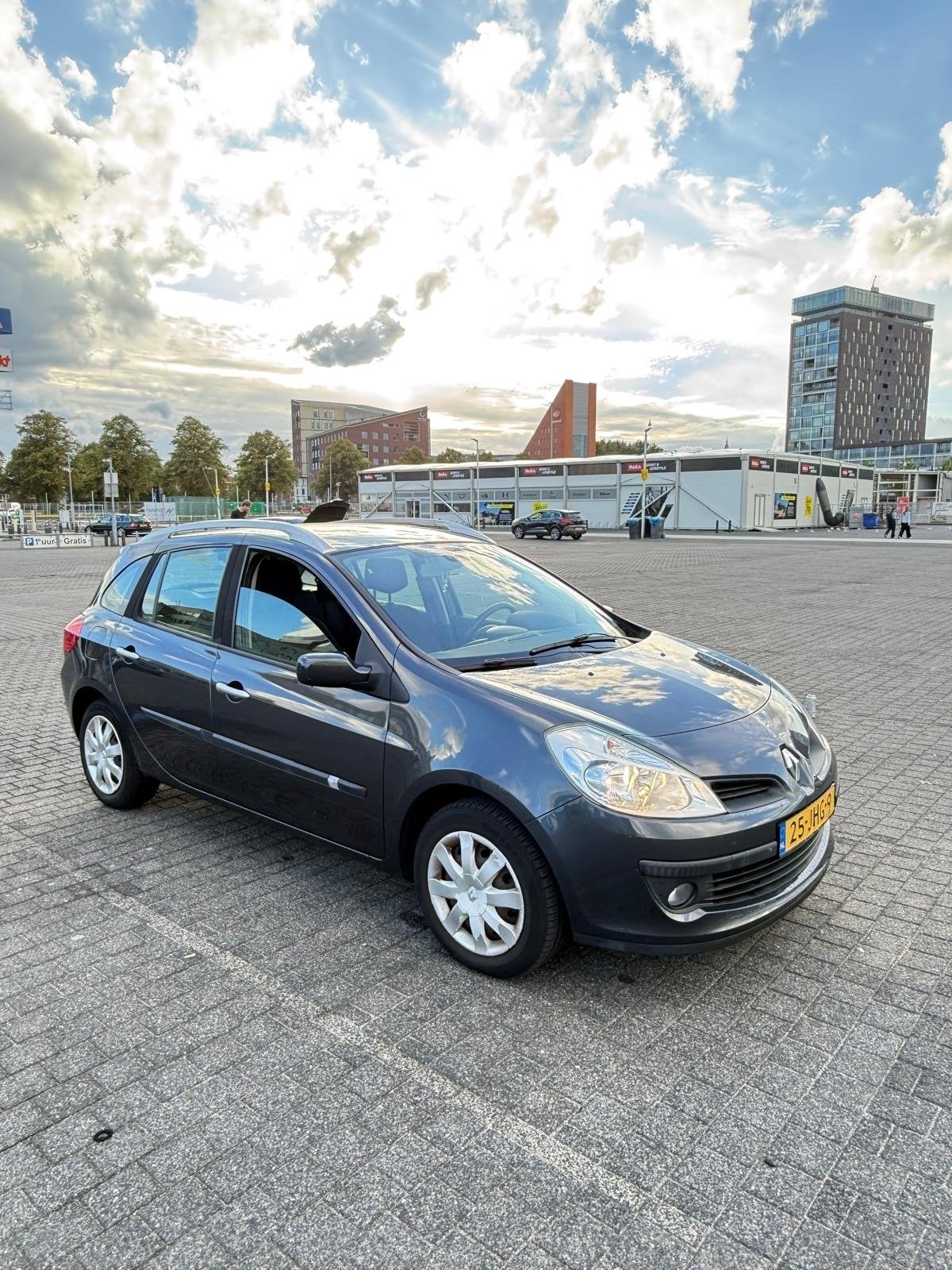 Renault Clio 1.6 16V 82KW Estate AUT 2009 Grijs, 535 kg, 4 cilinders, Origineel Nederlands, Particulier