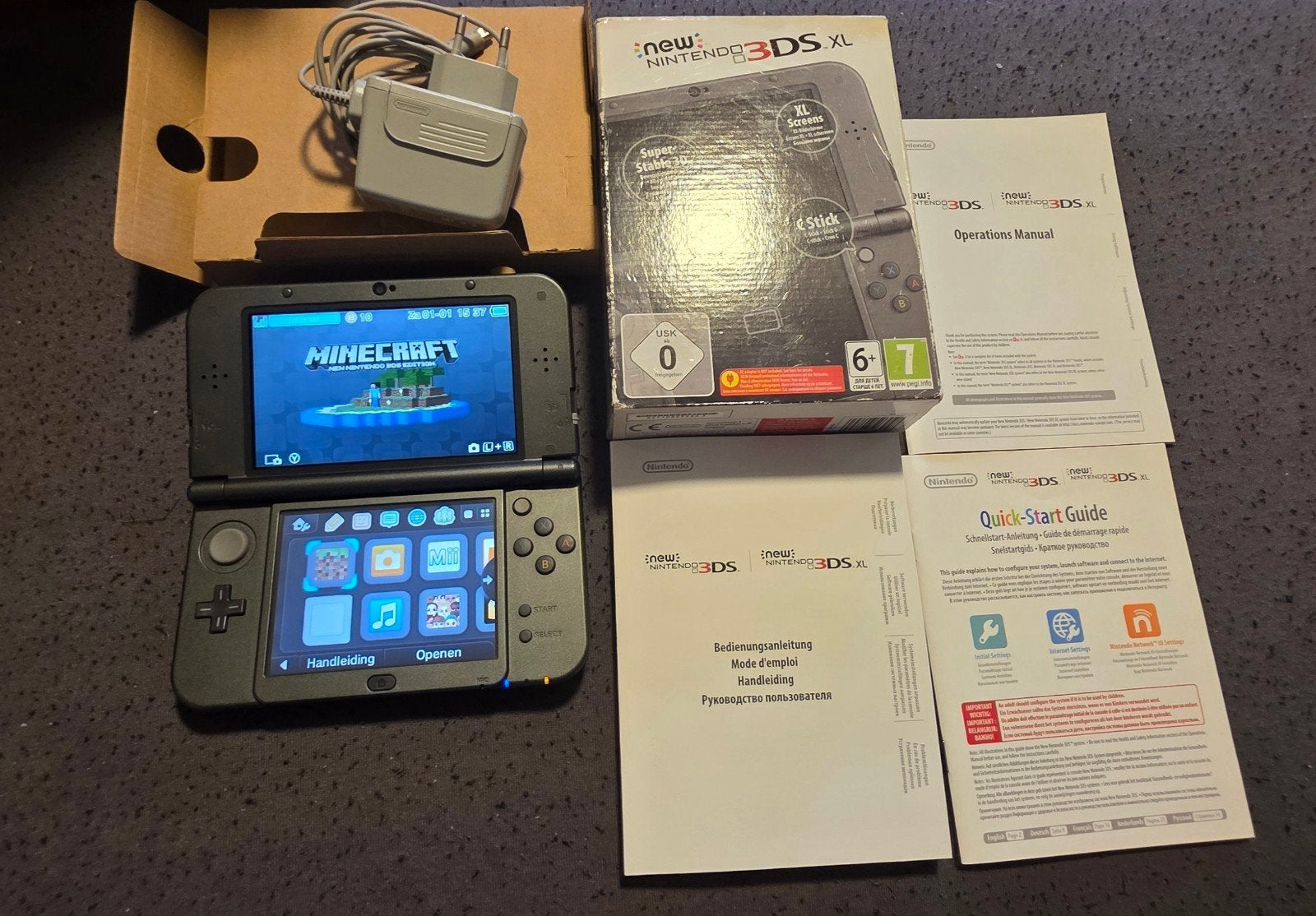 New 3ds xl met doos in nieuwstaat, Ophalen of Verzenden, Zo goed als nieuw, Zwart, 3DS