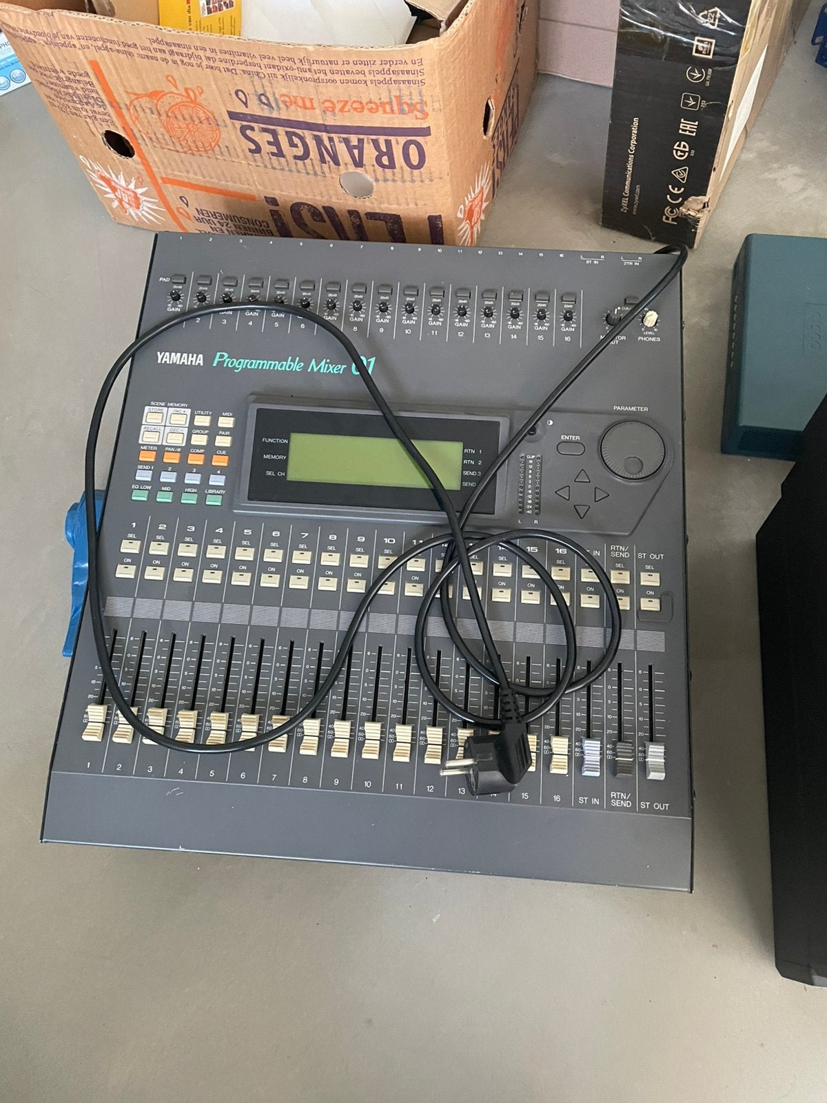 YAMAHA programmable mixer 01, Muziek en Instrumenten, Mengpanelen, Ophalen, Zo goed als nieuw