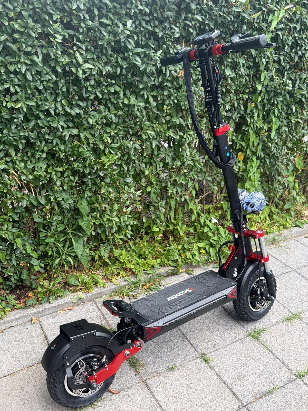 Krachtige iX8 Elektrische Step (NİEUW)- 2400W, 60 km/u, Fietsen en Brommers, Ophalen, Zo goed als nieuw, Elektrische step (E-scooter)