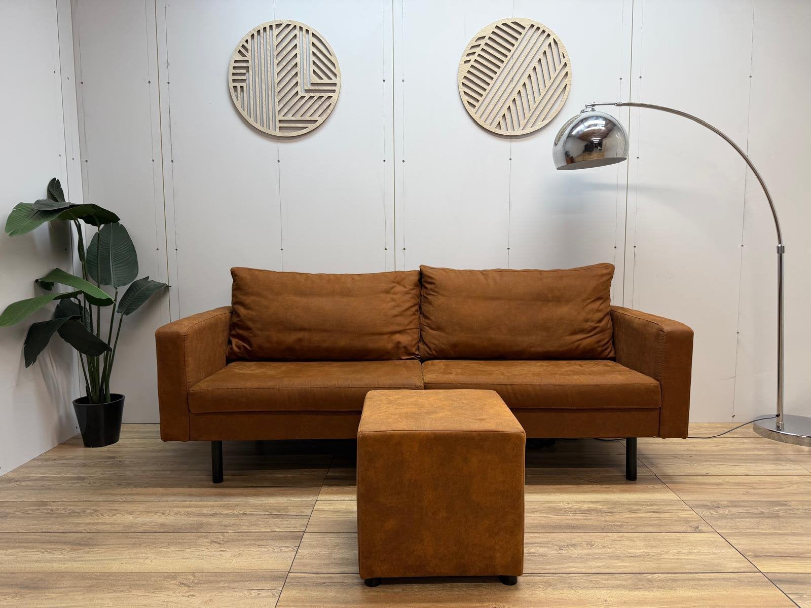 Cognac Bruine 3-Zits Bank Met Bijpassende hocker, 125 cm of meer, 125 cm of meer, Ophalen of Verzenden, Zo goed als nieuw
