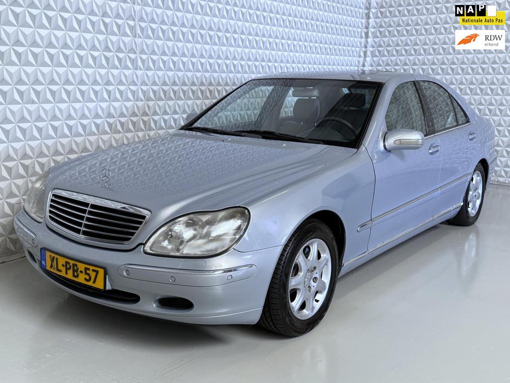 Mercedes-Benz S-klasse 320 met onderhoudshistorie! (1999), Auto's, Mercedes-Benz, Achterwielaandrijving, Gebruikt, 1670 kg, Bedrijf