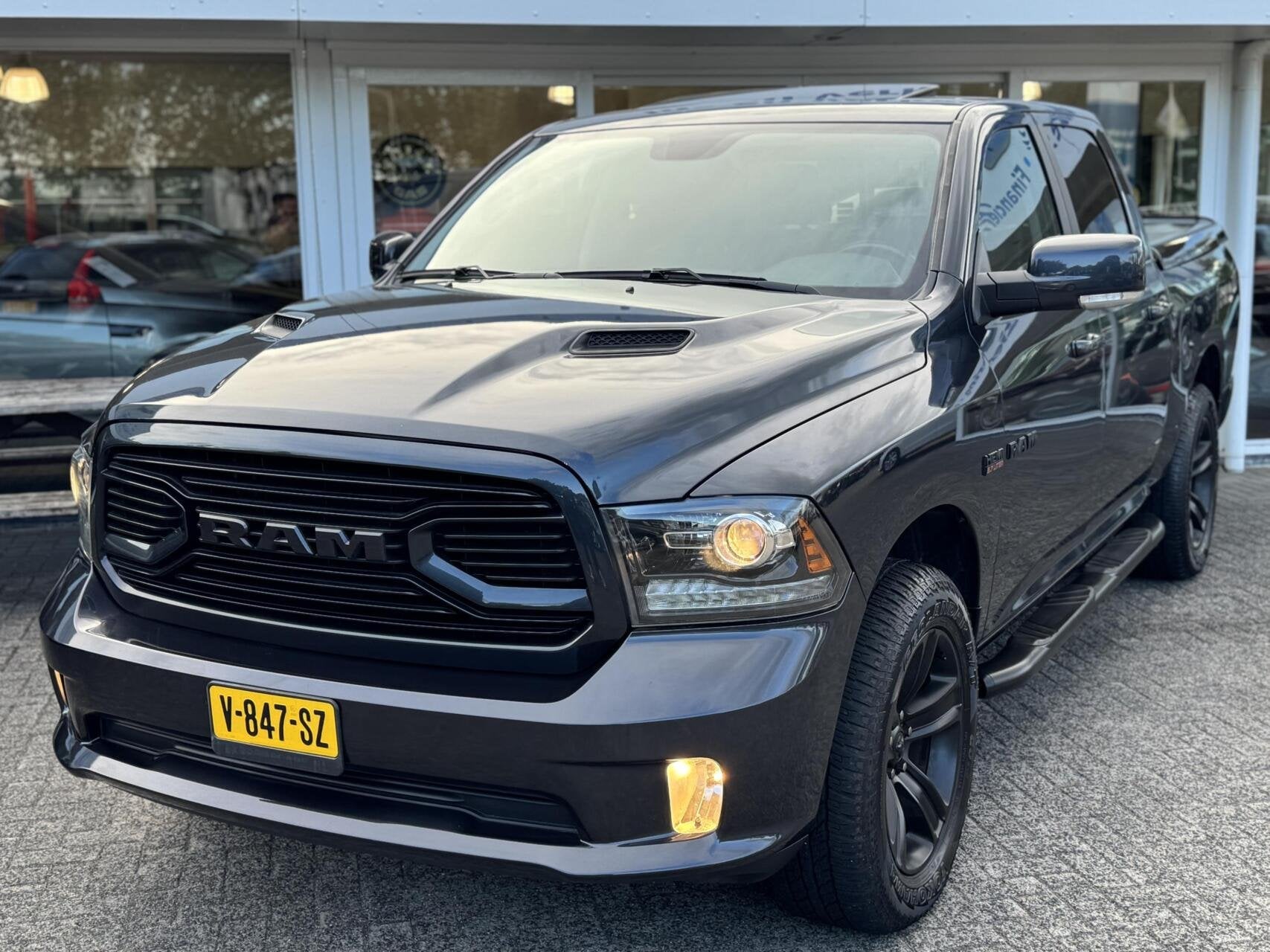 Dodge Ram 1500 4X4 5.7 V8 400pk 4x4 Crew Cab 5'7 SPORT,Xenon, Auto's, Automaat, Gebruikt, Leder en Stof, Origineel Nederlands