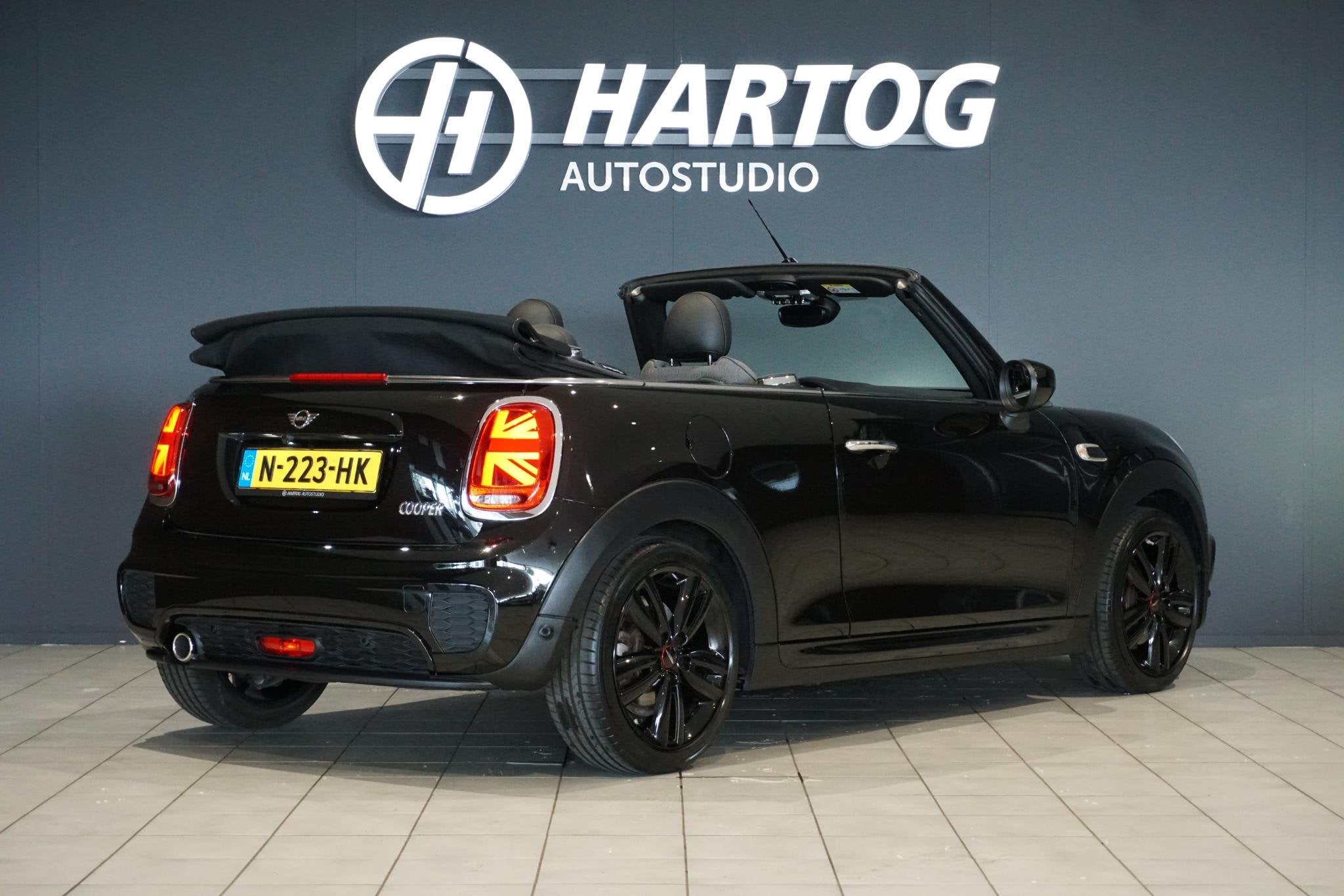 MINI Cabrio 1.5 Cooper Sidewalk Edition JCW + CAMERA / APPLE, Auto's, 136 pk, Gebruikt, Cabriolet, 4 stoelen