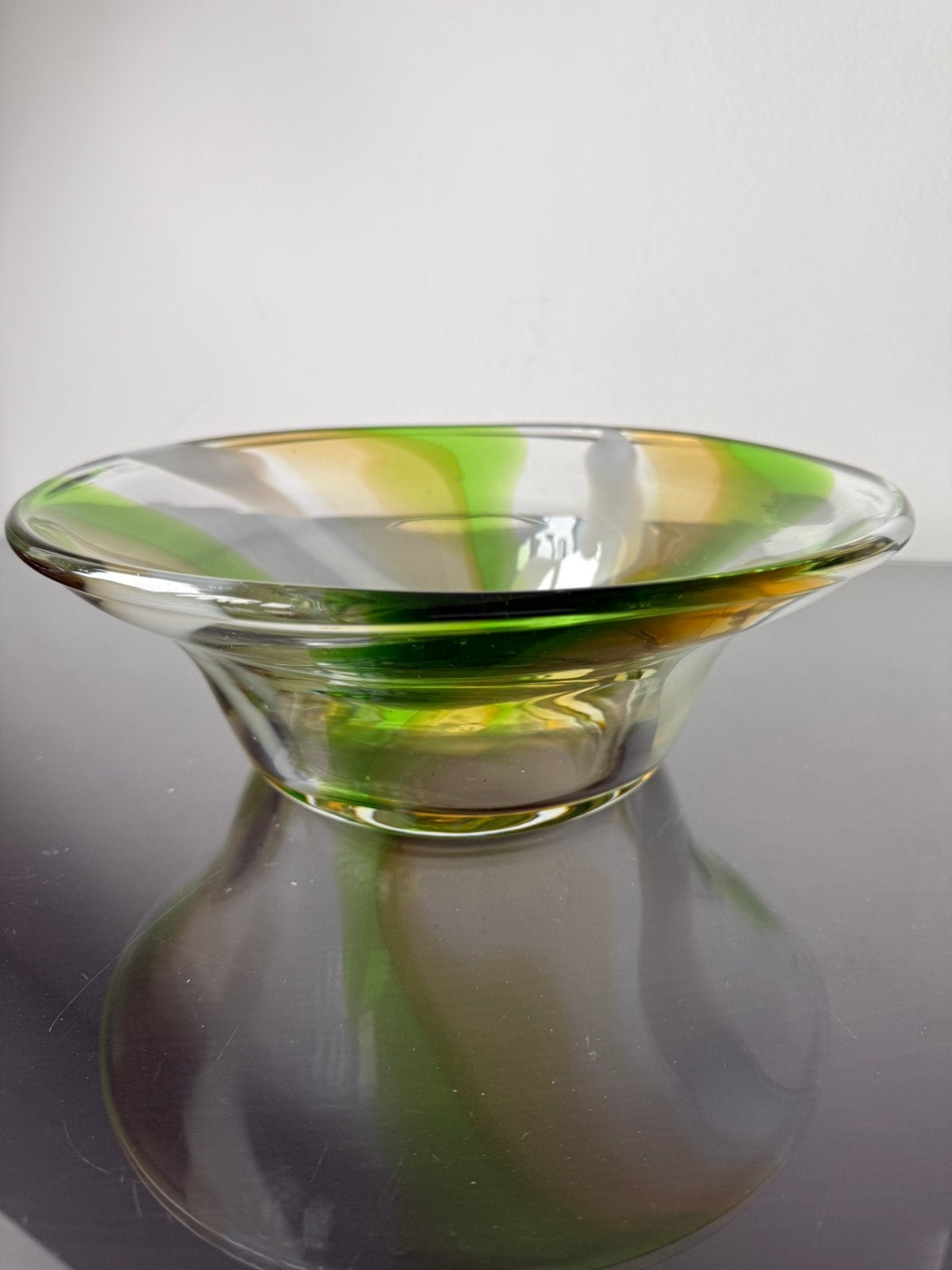 Grote en zware Murano schaal groen geel, Ophalen of Verzenden