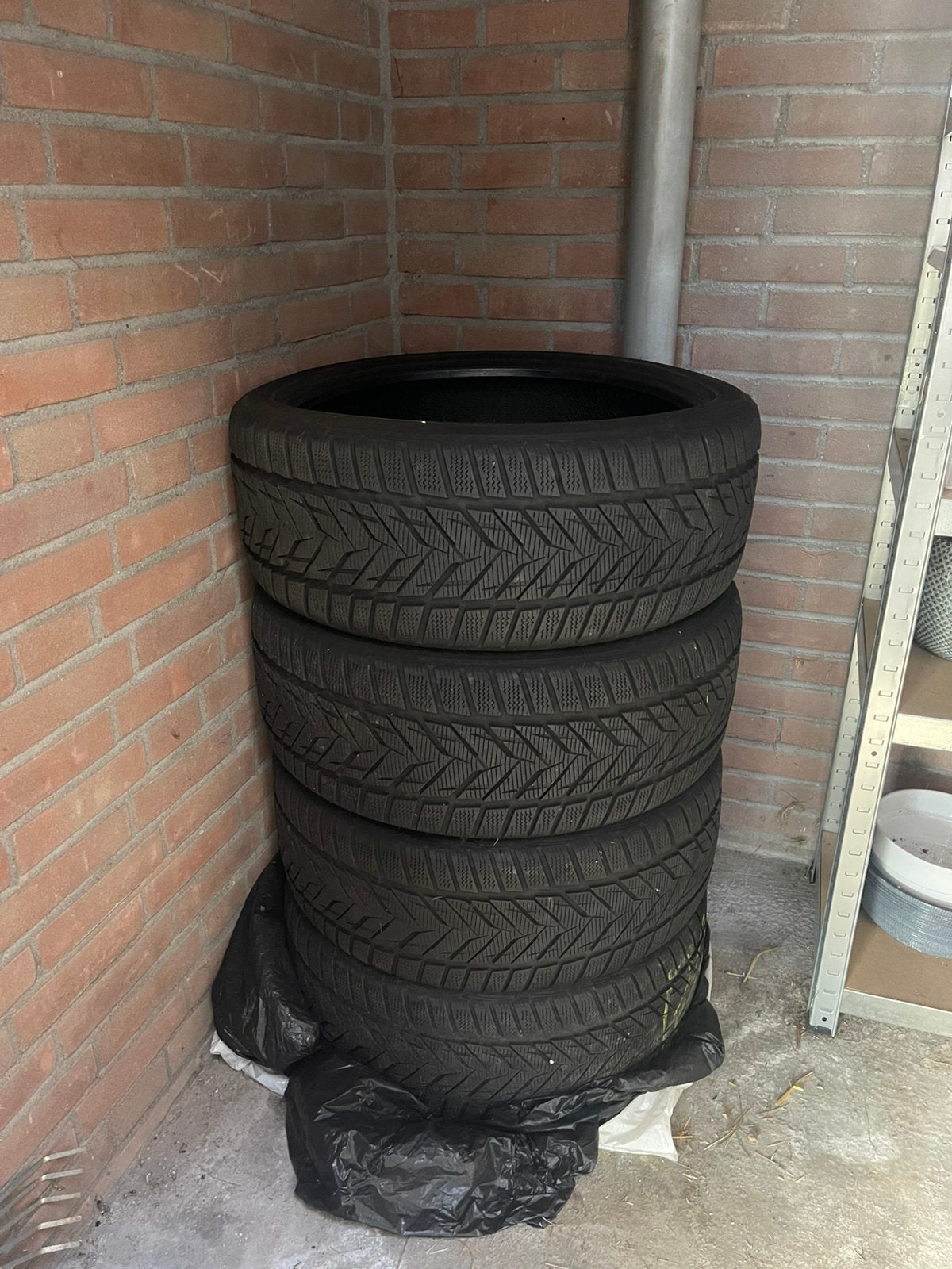 4 Winterbanden Vredestein 235/35 R19, Auto-onderdelen, Gebruikt, Winterbanden, 235 mm, Band(en)