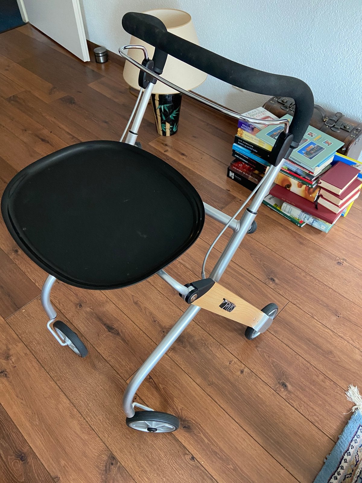 Rollator voor binnen, Ophalen, Zo goed als nieuw, Zwart