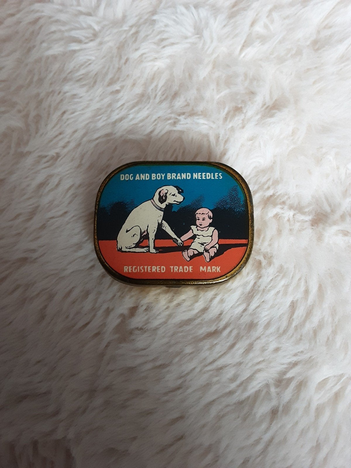 DOG AND BOY BRAND. Naalden blikje., Ophalen of Verzenden, Gebruikt, Overige