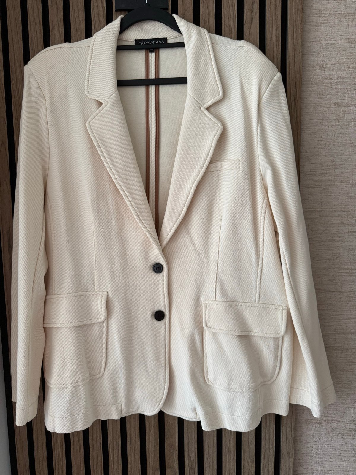 Tramontana Off-white Blazer Maat 44 - Comfortabel & Stijlvol, Verzenden, Wit, Maat 42/44 (L), Zo goed als nieuw