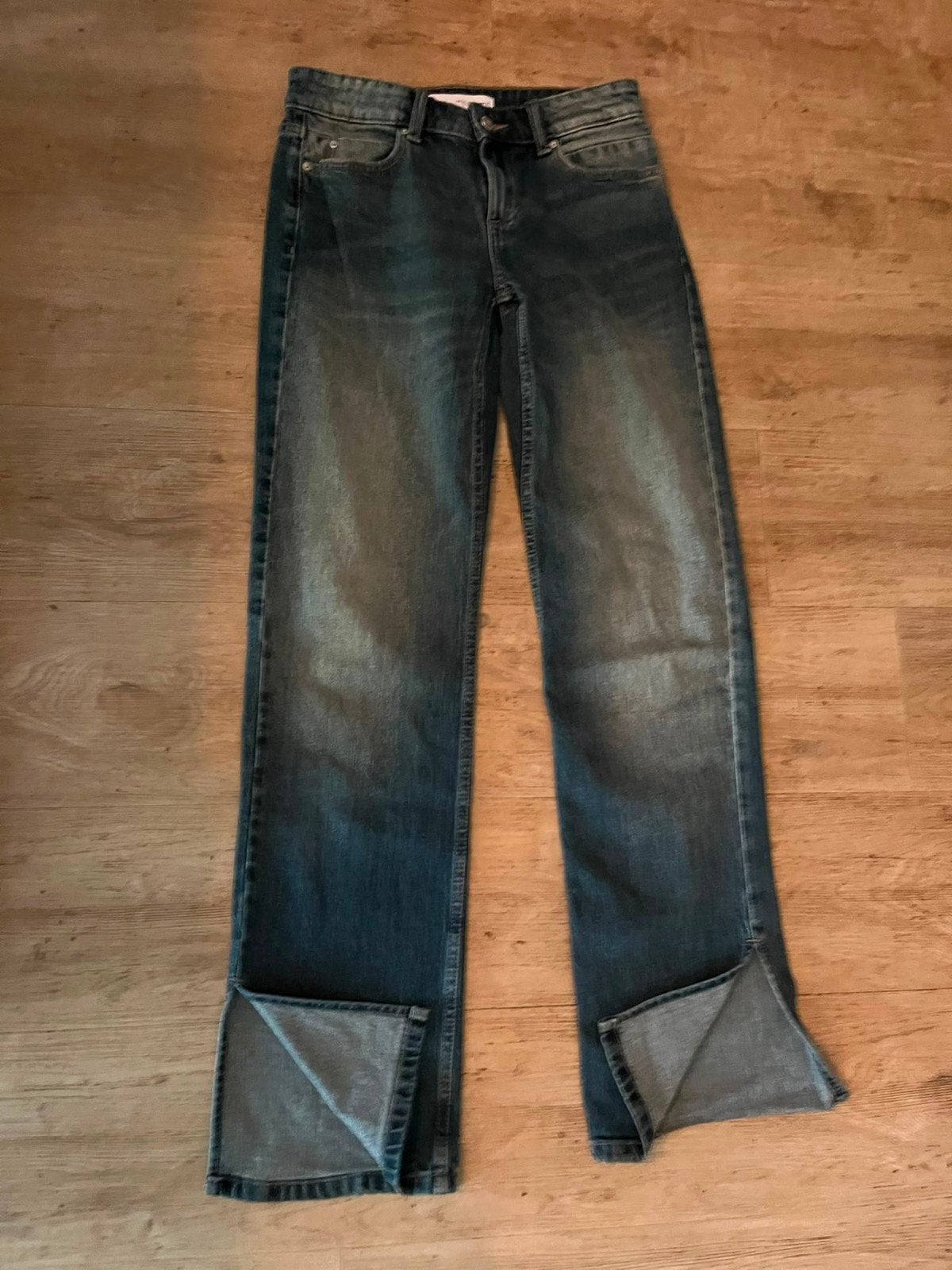 Bershka spijkerbroek low rise, Ophalen of Verzenden, Zo goed als nieuw, Blauw, W27 (confectie 34) of kleiner