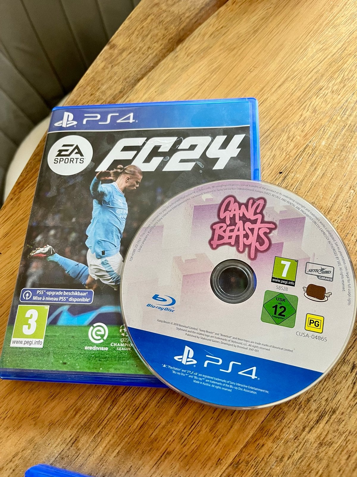 PS4 Slim met kabels en games (FC24, FC25, FC26, Gang Beasts), Ophalen of Verzenden, Zonder controller, Slim, Gebruikt