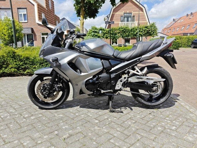 Mooie Grijze Suzuki GSX 1250 FA 2012, 4 cilinders, Motorrijbewijs A, Gebruikt, Meer dan 35 kW