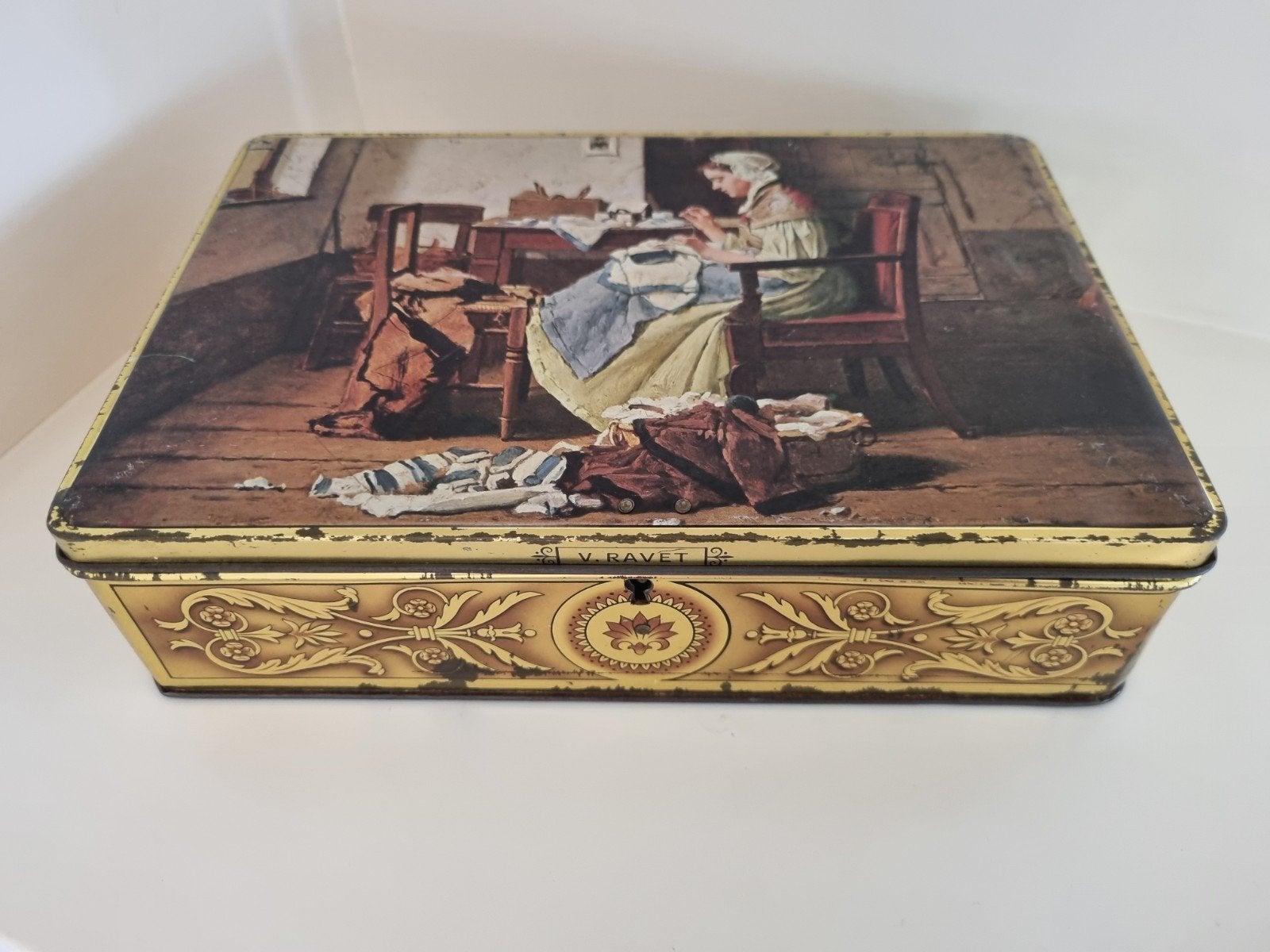 Oud Lonka blik / trommel De naaister V. Ravet, Verzamelen, Blikken, Ophalen of Verzenden, Gebruikt, Overige
