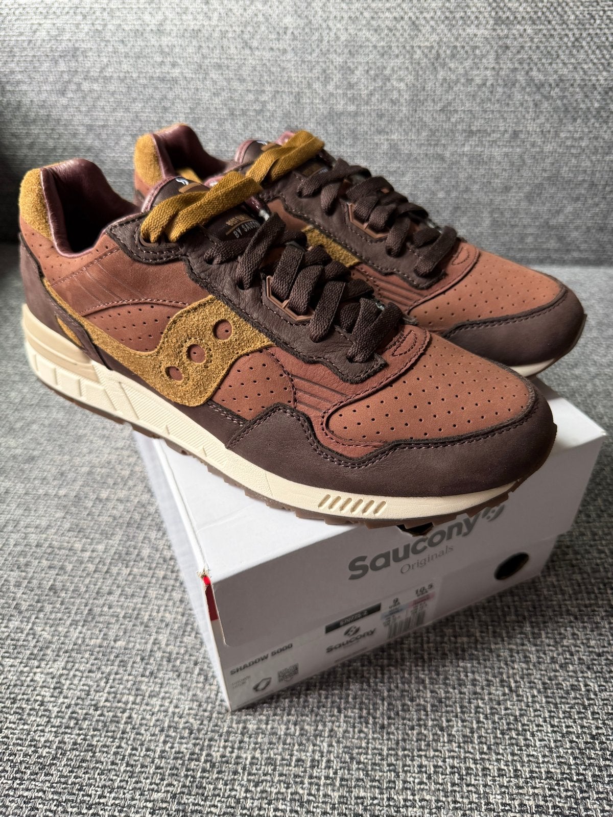 Saucony Shadow 5000 Sneakers - Nieuw in doos - Maat 42.5, Kleding | Heren, Schoenen, Bruin, Nieuw, Ophalen of Verzenden, Sneakers of Gympen