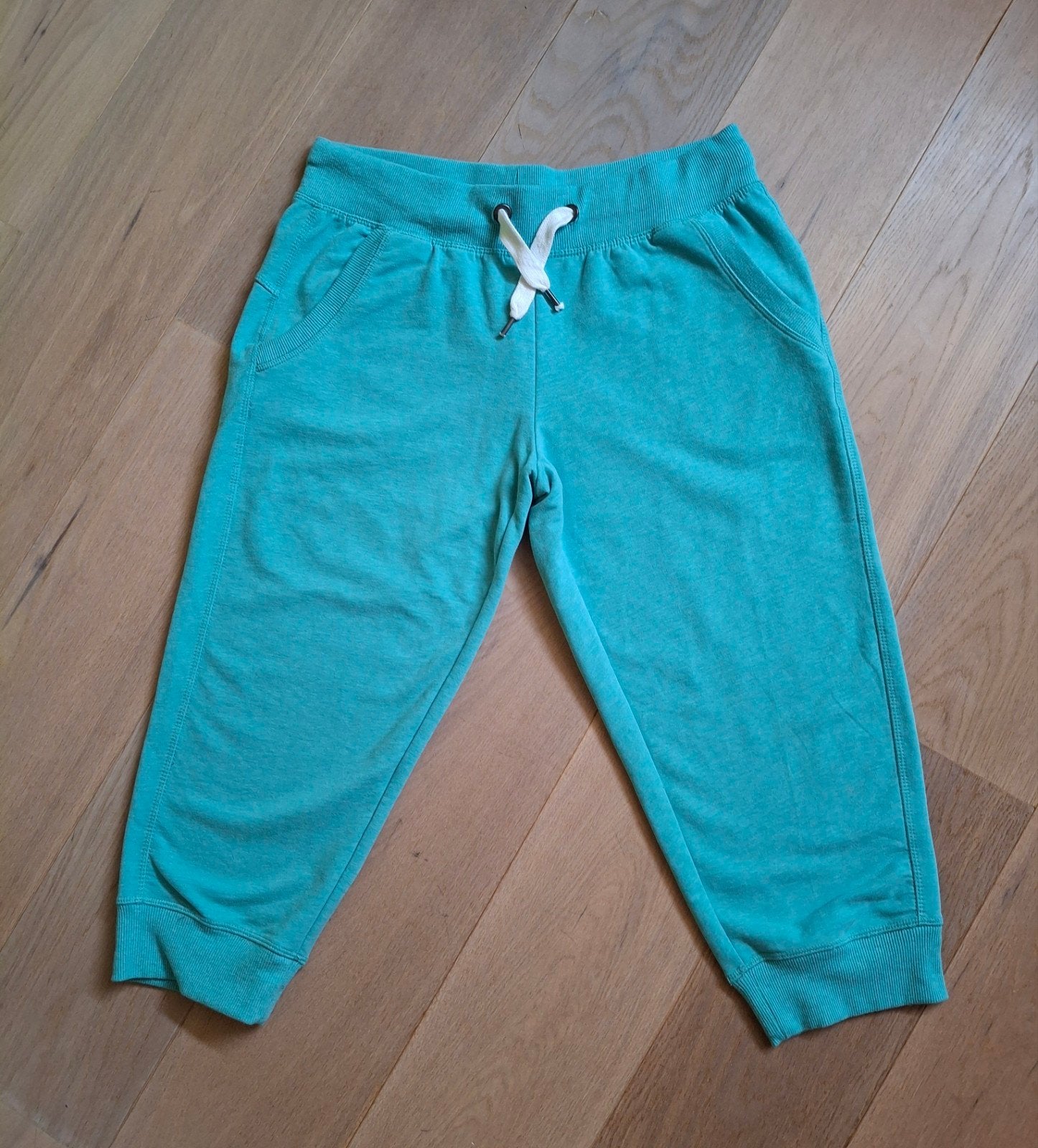 Nieuwe capri joggingsbroek. Mt 36, Kleding | Dames, Leggings, Maillots en Panty's, Legging, Maat 36/38 (S), Nieuw, Verzenden