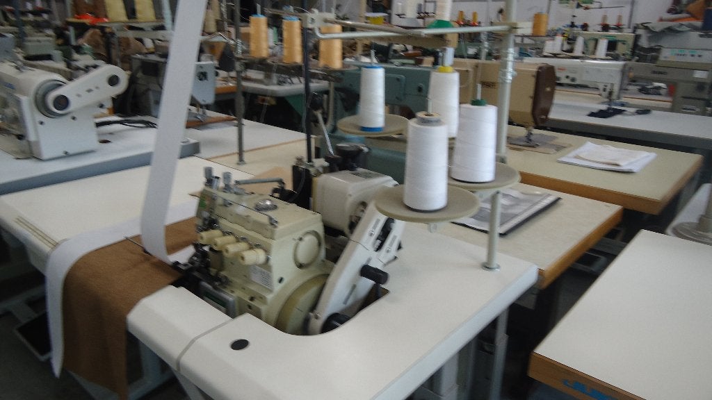 Industrie lockmachine Yamato met Puller (Gordijnband, Overige merken, Gebruikt, Ophalen of Verzenden, Naaimachine