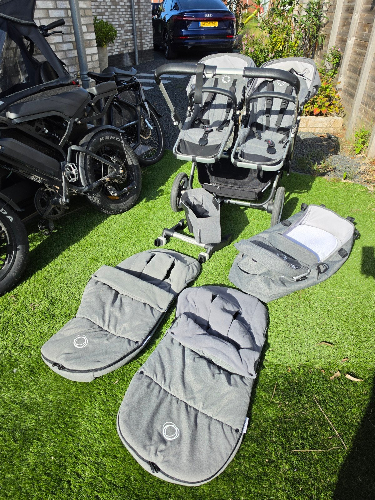Complete Bugaboo Donkey 3 Duo kinderwagen met reiswiegen, Bugaboo, Zo goed als nieuw, Duowagen, Ophalen
