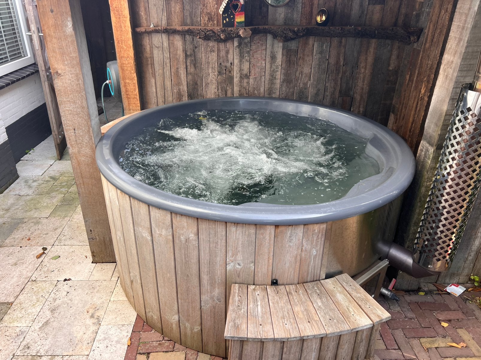 Luxe houtgestookte hottub-jacuzzi 7 per compleet uitgevoerd, Tuin en Terras, Ophalen, Filter, Zo goed als nieuw, Inbouw
