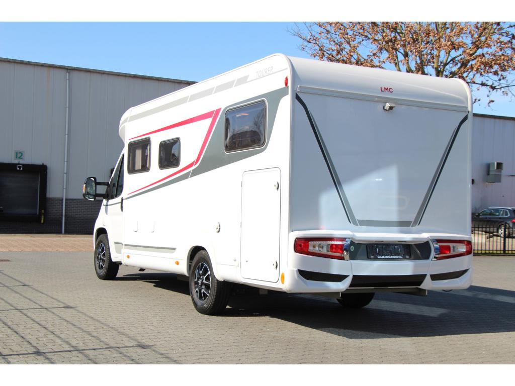 LMC Tourer T 660 - 140PK EURO6 - ENKELE BEDDEN - XXL GARAGE, Caravans en Kamperen, Campers, Chemisch toilet, Ringverwarming, Bedrijf
