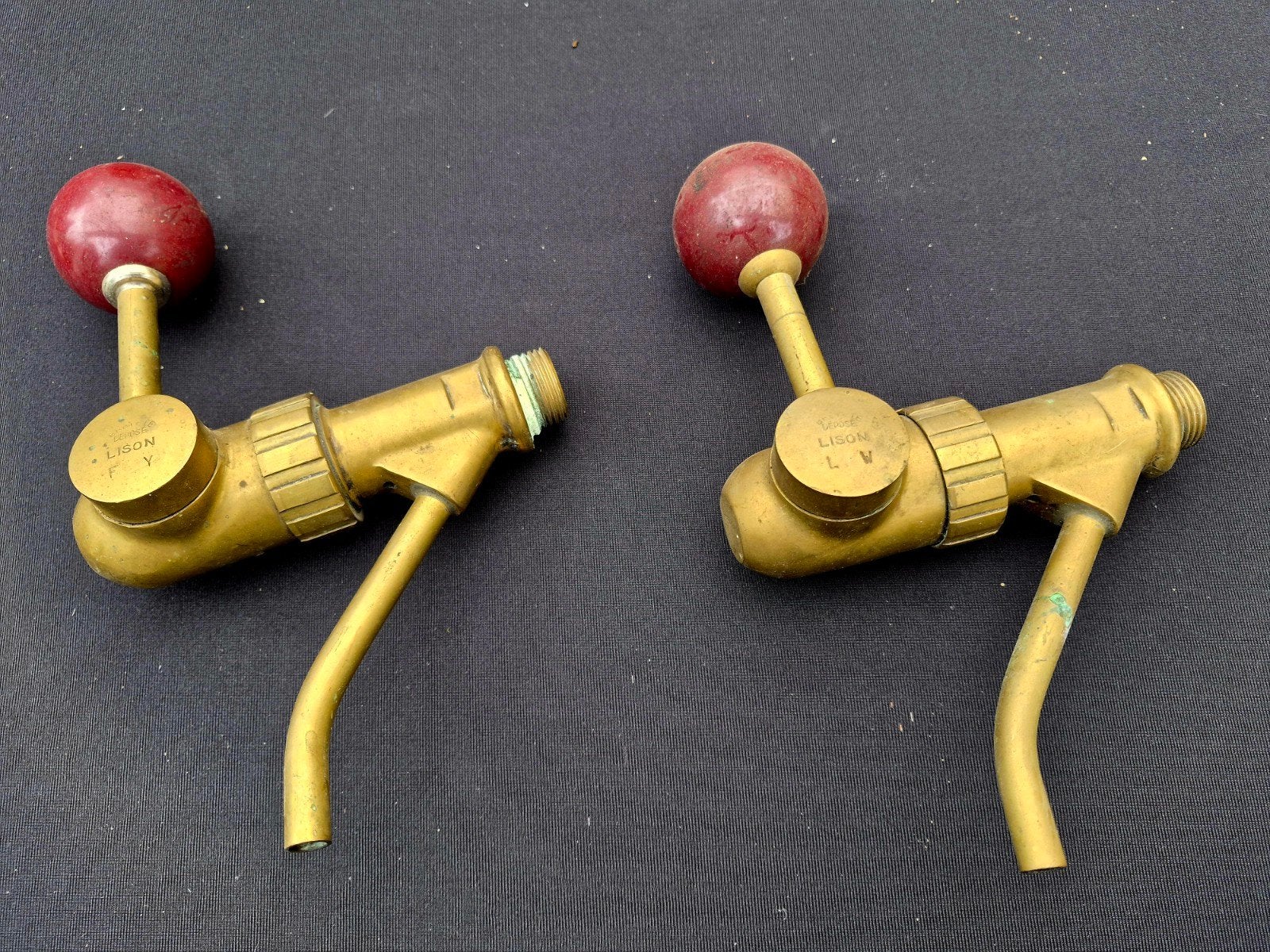 Vintage messing Lison Tap kranen met rode bakelieten knop, Antiek en Kunst, Ophalen of Verzenden
