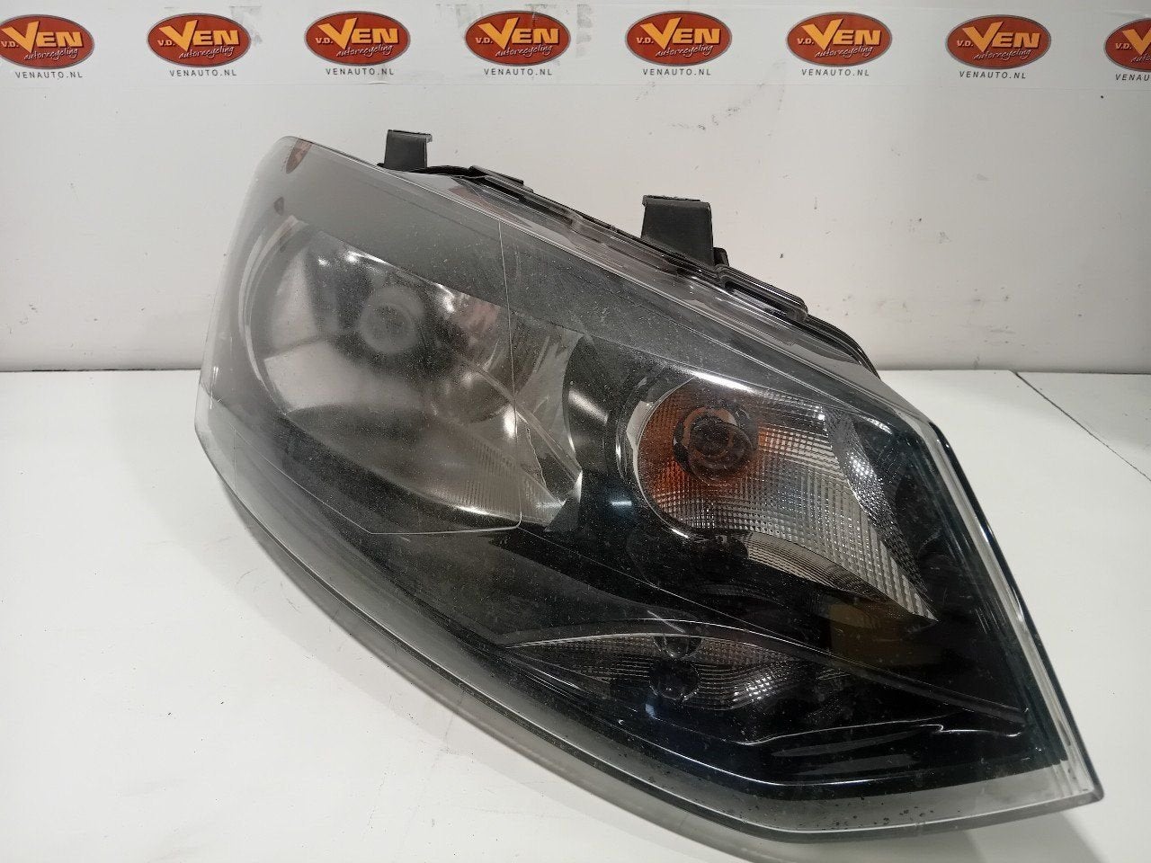 Koplamp rechts Volkswagen Polo, Onderdelen@venauto.nl, Van der Ven Autorecycling B.V., Gebruikt, Ettenseweg 76, 4706 PB Roosendaal, The Netherlands